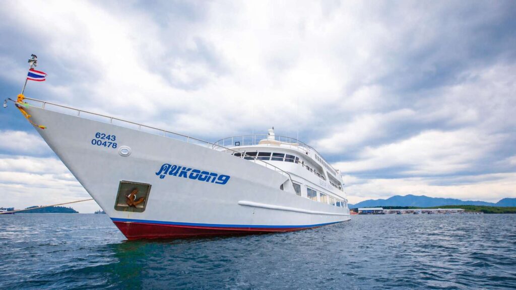 Thailand diving luxury liveaboard dive boat